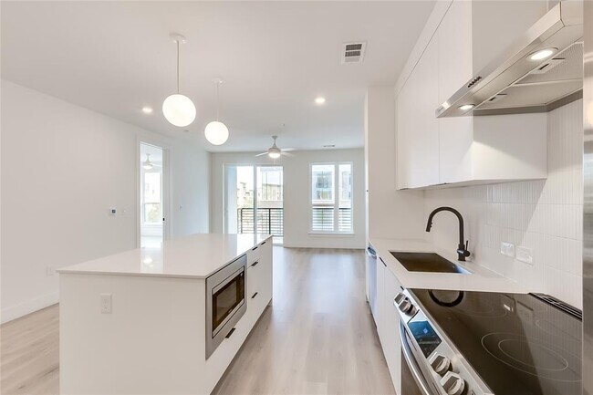 Building Photo - 1701 Simond Ave Ave