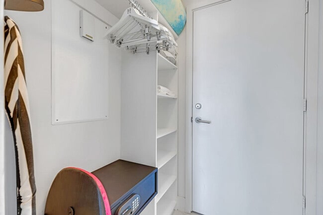 Building Photo - 4011 S Ocean Dr