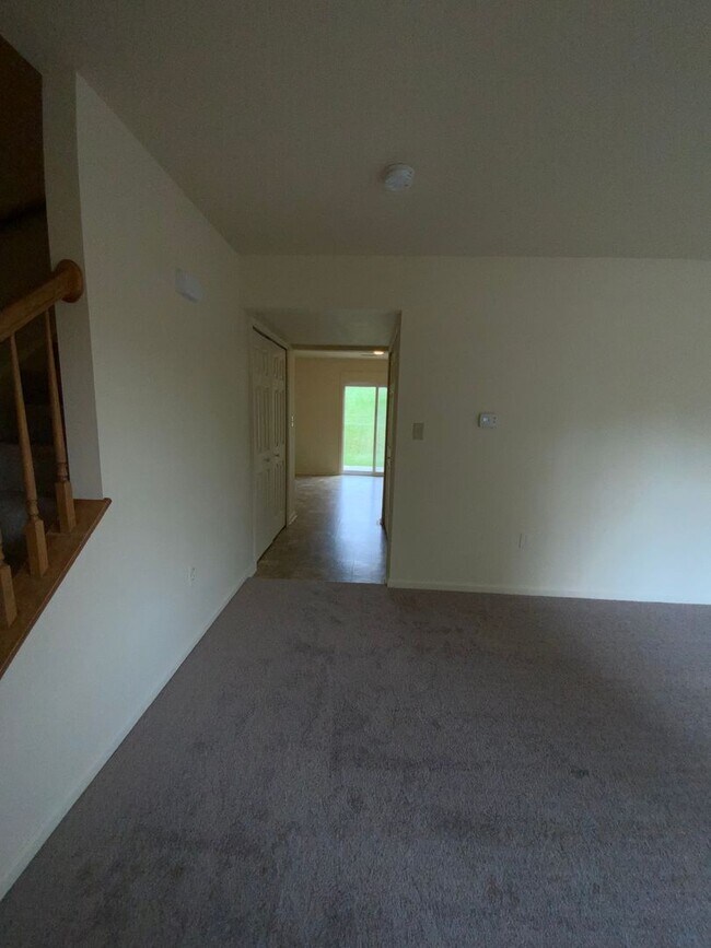 Building Photo - 204 Elmshire Dr