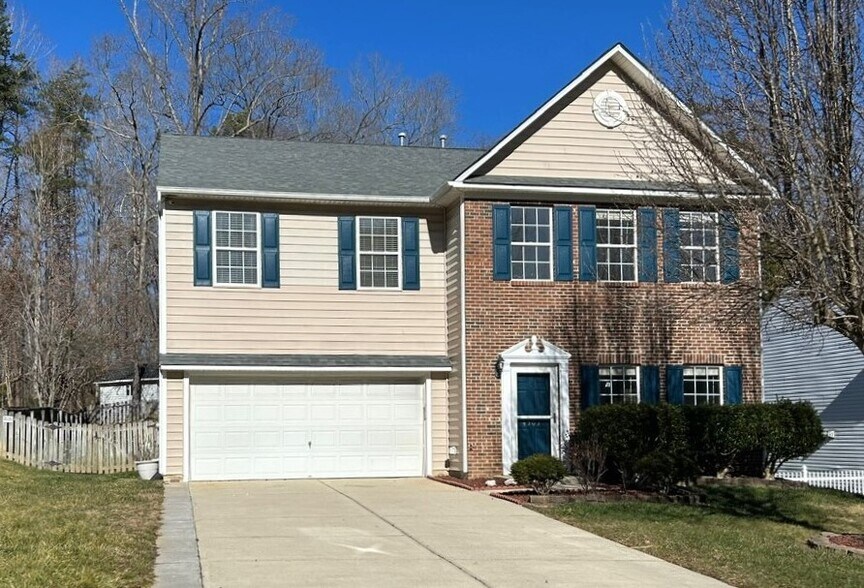 Family friendly home with open floor plan - 4505 Garden Club St