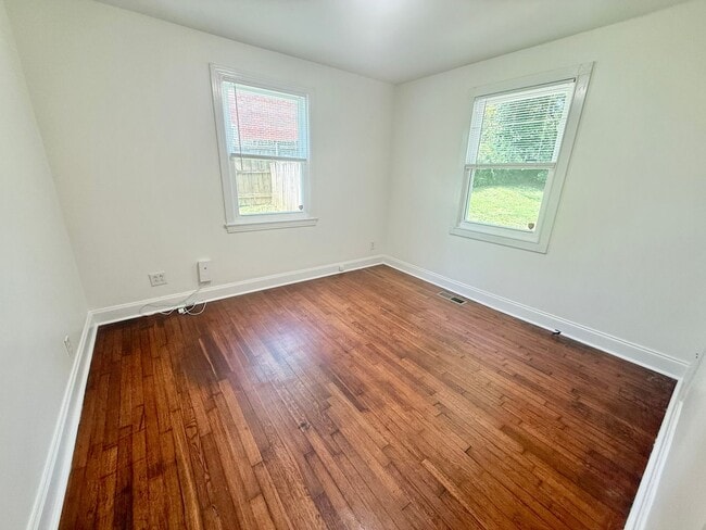 Building Photo - 902 Gibson Dr
