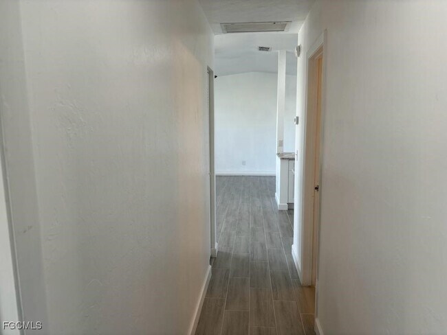 Building Photo - 305 NE 23rd St