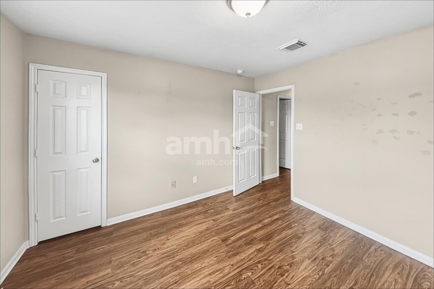 Building Photo - 15822 Parmley Creek Ct