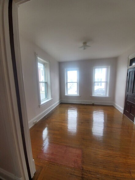 Building Photo - 25 S Locust St