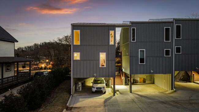 Building Photo - 207 Old Mountain Rd