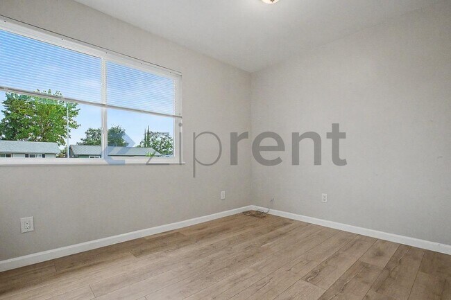 Building Photo - 2307 N Cirby Way