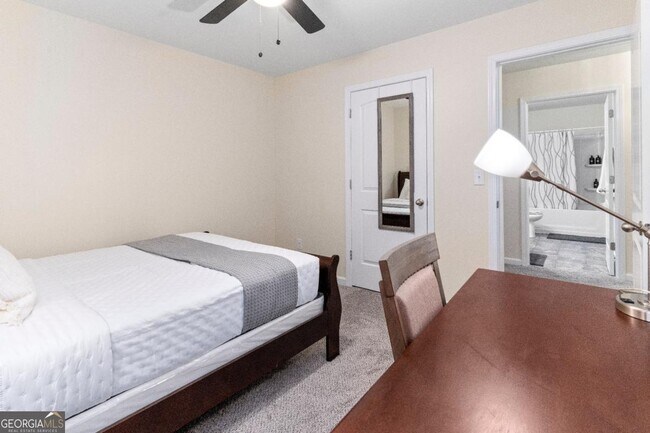 Building Photo - 2896 S Hills