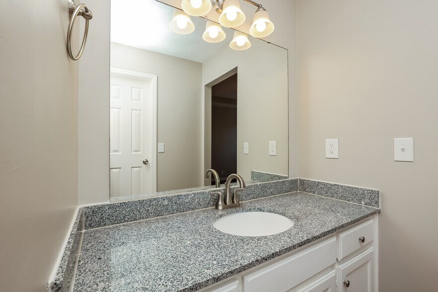Building Photo - 823 Neelys Chase Dr