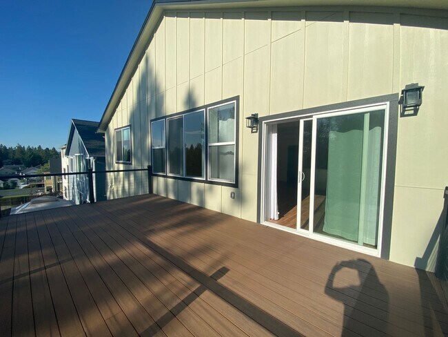 Building Photo - Mead School District-Upper unit Duplex 3 beds,2 bath Available June 10th