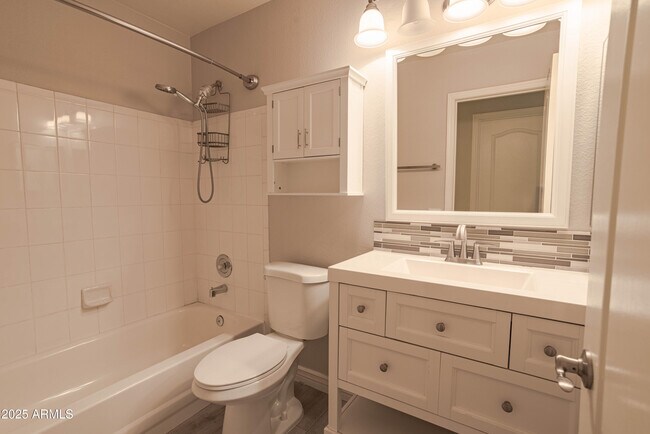 Building Photo - 1022 N Bogle Ave