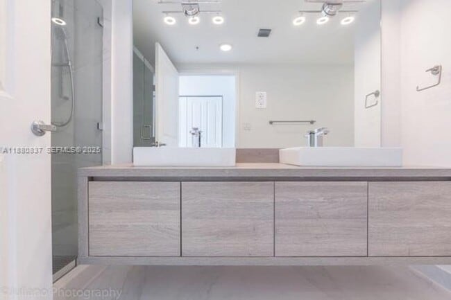 Building Photo - 400 Sunny Isles Blvd