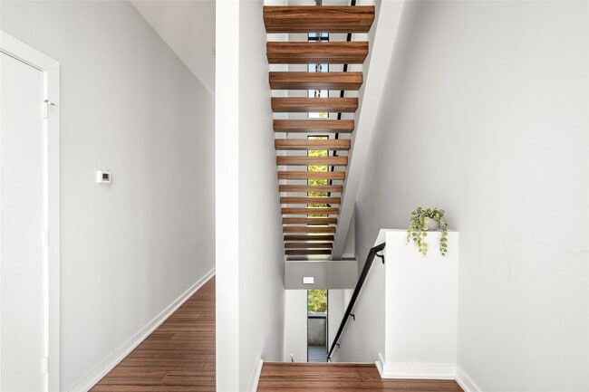 Building Photo - 2202 Whitney St