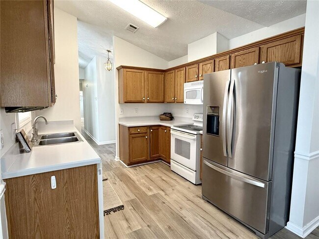 Building Photo - 3267 Summit Glen Dr