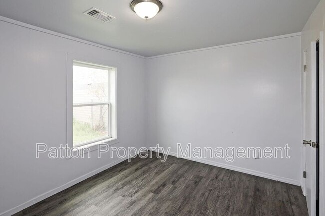 Building Photo - 3703 S Monroe St