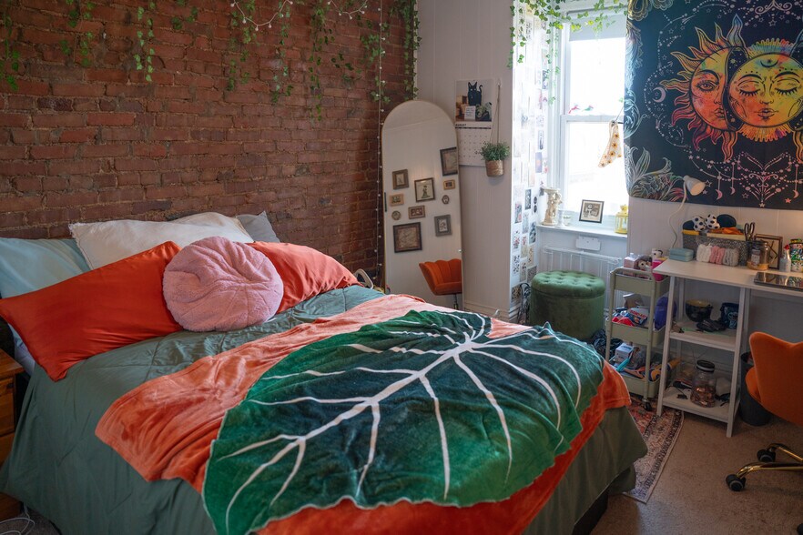 Building Photo - 627 S Negley Ave