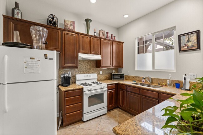 Building Photo - 13190 Murano Ave