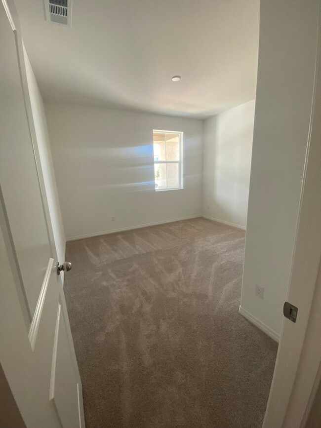 Building Photo - Like New Menifee 4 Bedroom Home