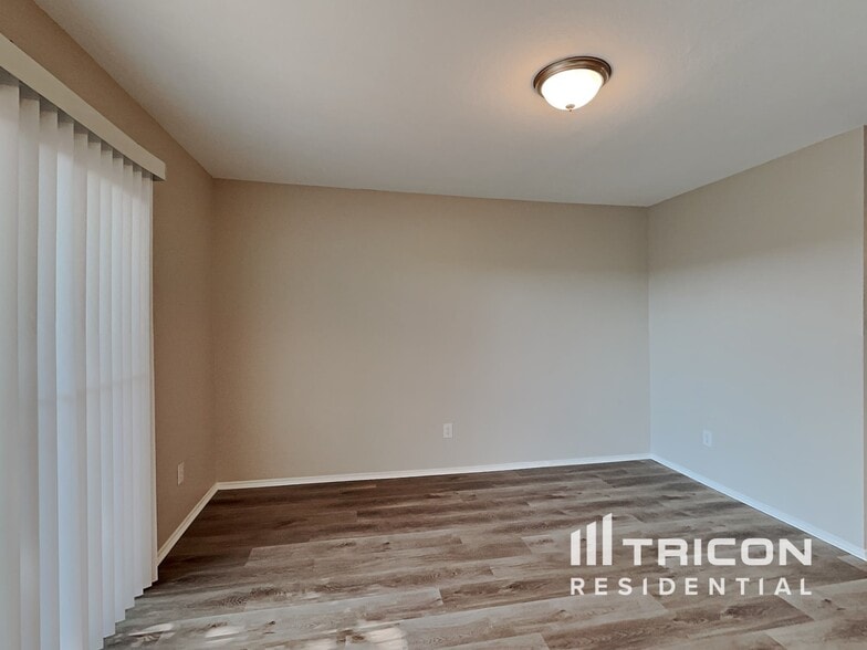 Building Photo - 8504 Hawkview Dr