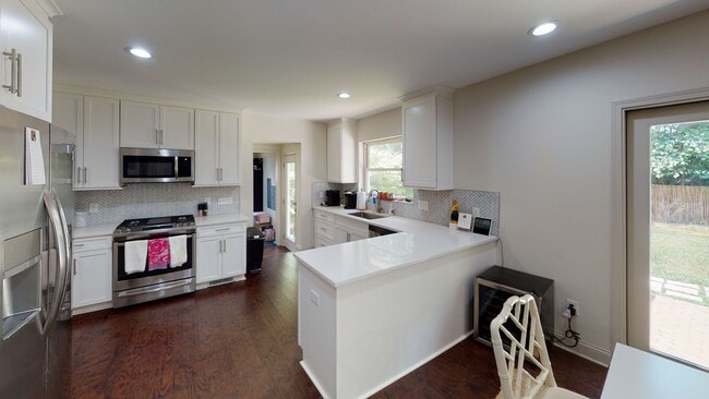 Building Photo - 1329 Mockingbird Ln