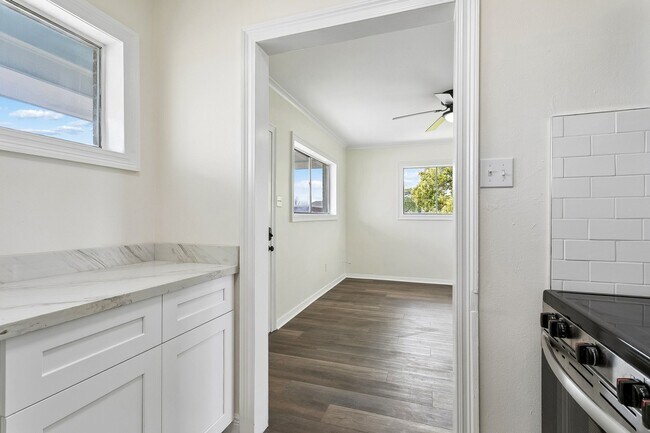 Building Photo - Studio Apartment in Metairie - Central Location off Airline & Causeway!