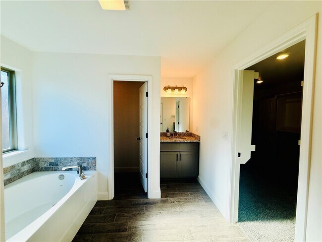 Building Photo - 424 NW 59th Ave
