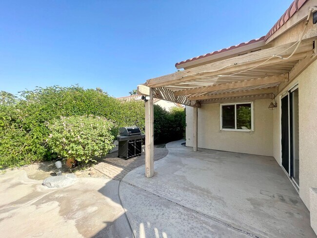 Building Photo - COMING SOON!!! GORGEOUS 3 Bedroom/2.5 Bathroom POOL Home Oasis Awaits in Regency Estates!!