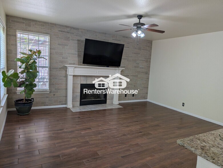 Building Photo - 9910 Jasmine Creek Dr