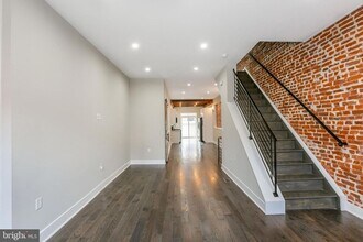 Building Photo - Gorgeously renovated classic row home with Off-Street Parking