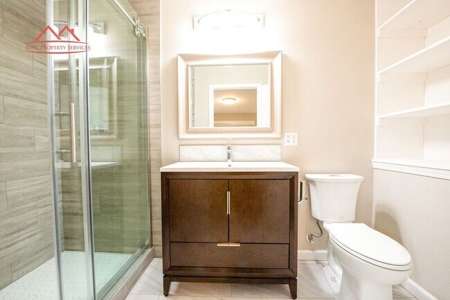 Building Photo - 3820 Moorpark Ave