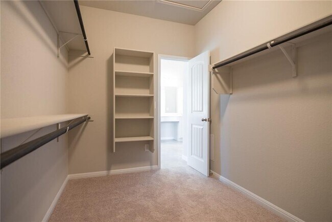 Building Photo - 641 Schefer St