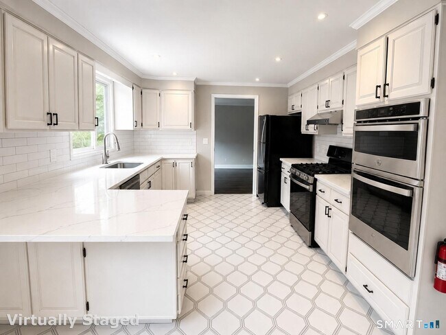 Building Photo - 5 Turtleback Ln