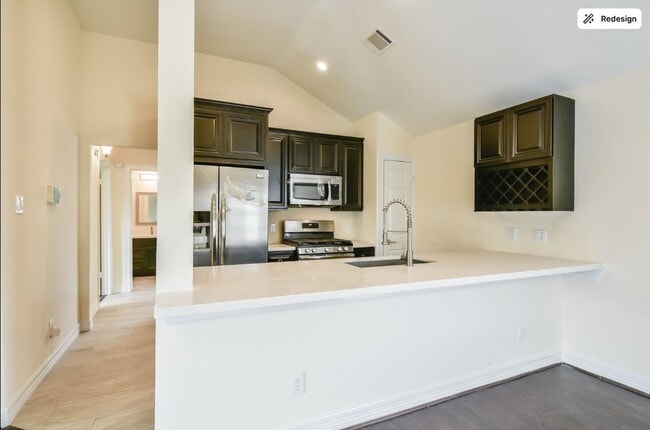 Building Photo - 6325 Southwood Ct N