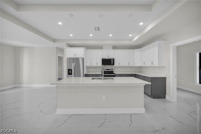 Building Photo - 636 Ladd St