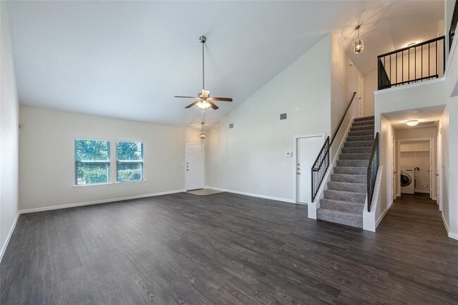 Building Photo - 710 Mitchell Dr