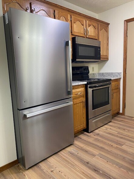Kitchen w/ Stainless Appliances - 4050 S Ferguson Ave