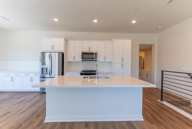 Building Photo - Otay Ranch Two Weeks FREE  3 bd /2 ba Newer Condo w Garage, Laundry + More!