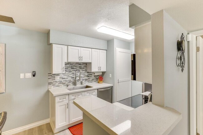 Building Photo - 5995 N 78th St