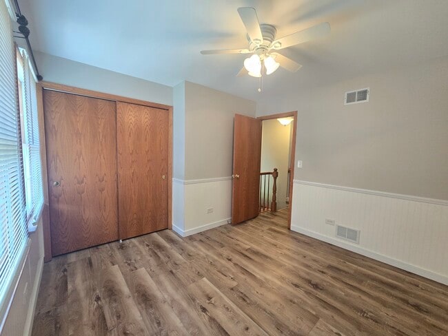 Building Photo - 1565 Old Barn Cir