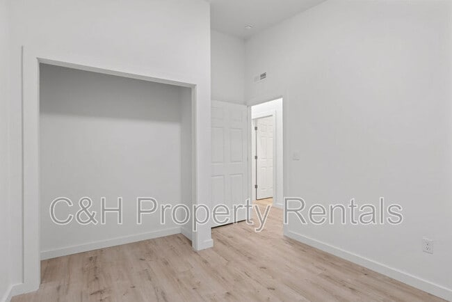 Building Photo - 218 Reda Ln
