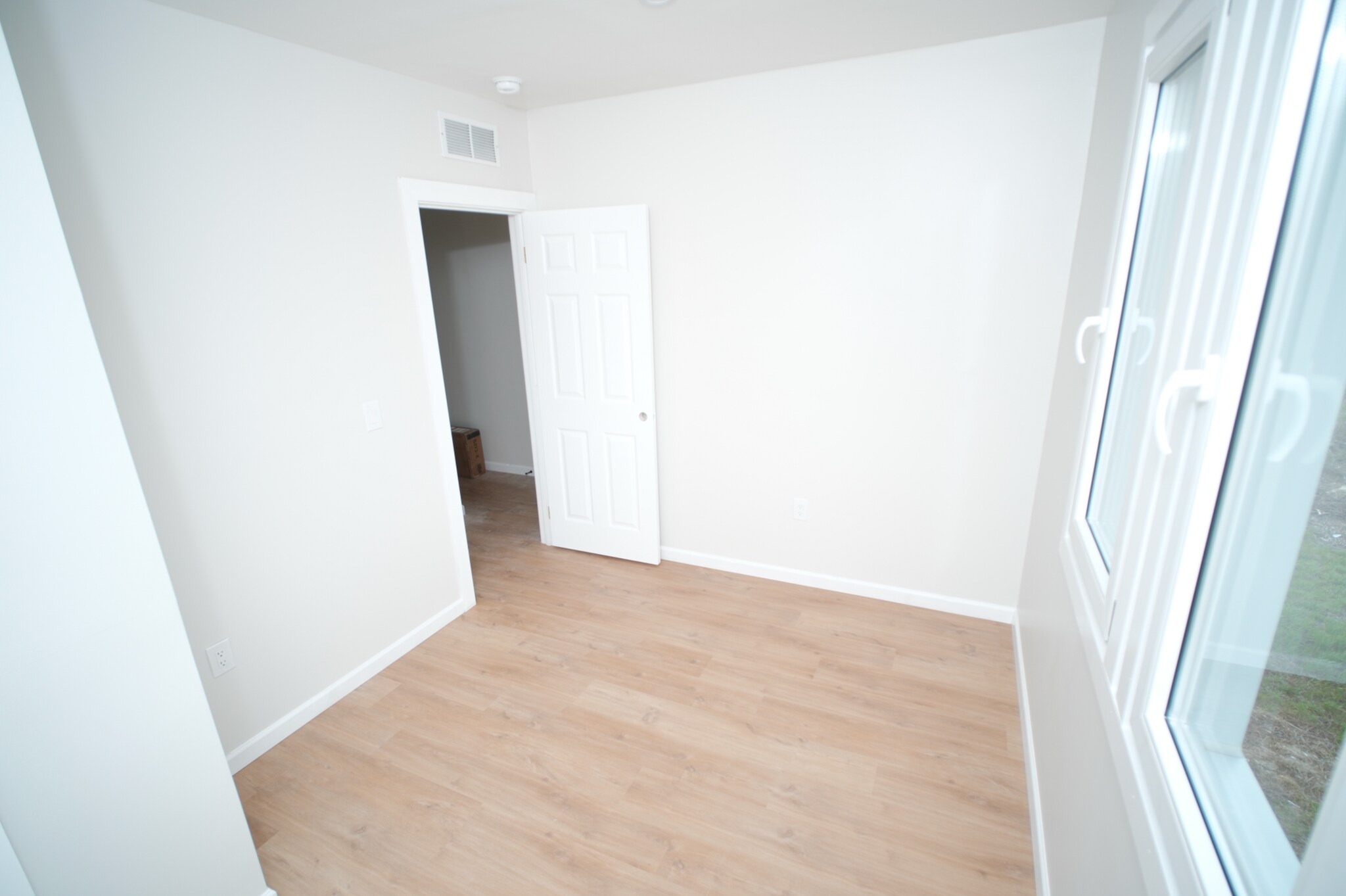 Building Photo - 476 W Savannah St