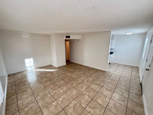 Building Photo - Charming 2Bed/1Bath ground floor apartment located in North Las Vegas- Move in Special- First Mon...