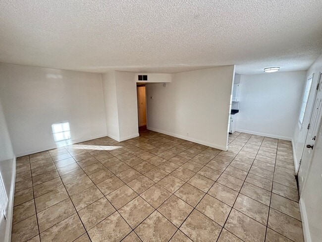 Building Photo - Charming 2Bed/1Bath ground floor apartment located in Northern/Central part of Las Vegas