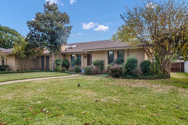 Building Photo - Updated Plano home near Collin Creek Mall