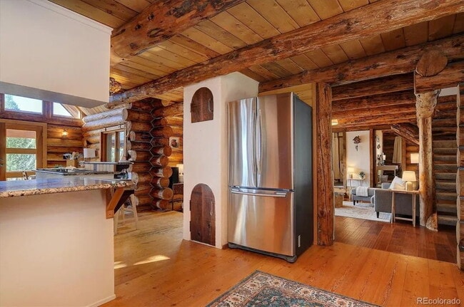 Building Photo - Mountain Log Home for Rent with views and ...