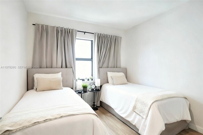 Building Photo - 211 SE 4th St