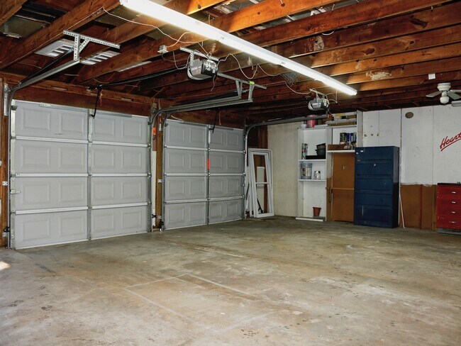 Building Photo - 103 6th St