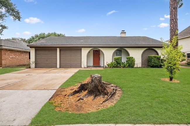 Primary Photo - 16011 Hickory Knoll Dr