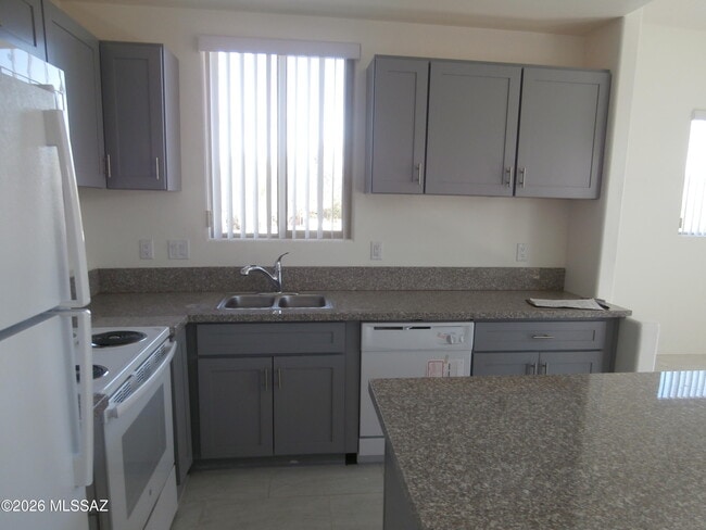 Building Photo - 348 S Paseo Tierra