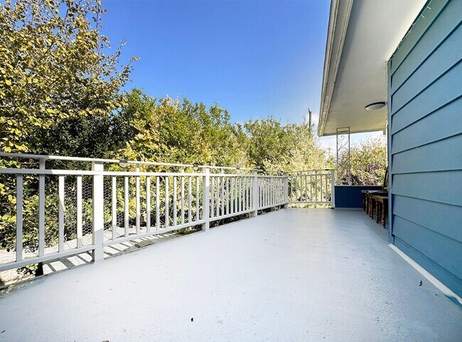 Building Photo - 4Bd/2Ba Seattle House