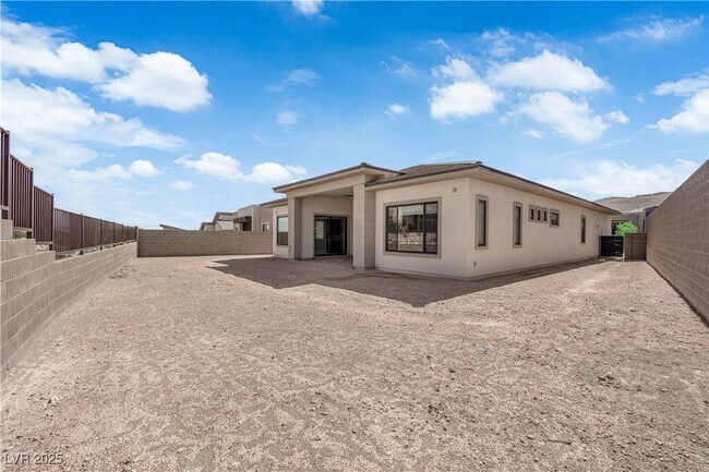 Building Photo - 11032 Rolling Vista Dr